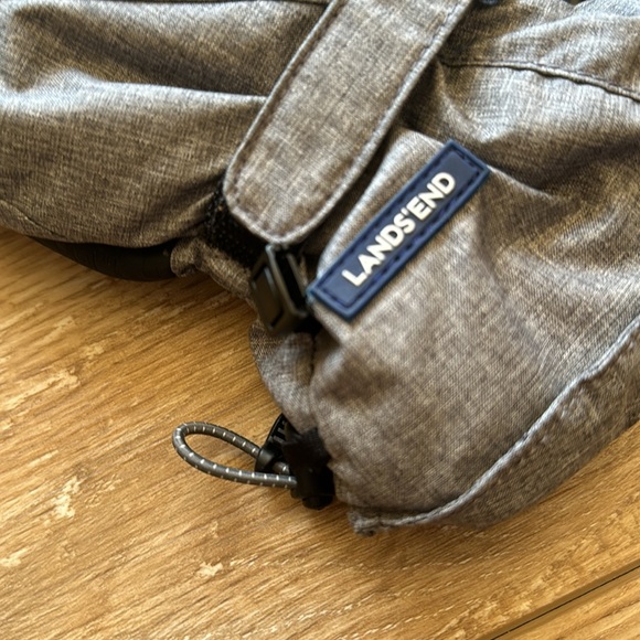 Lands’ End Gray Women’s Ski Gloves with zipper pockets - Picture 2 of 6